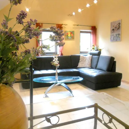 2 Bedrooms With Enclosed Garden At Lejlighed Aubel