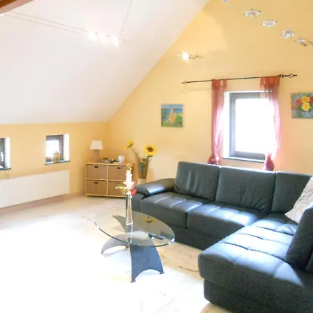 2 Bedrooms With Enclosed Garden At Lejlighed Aubel