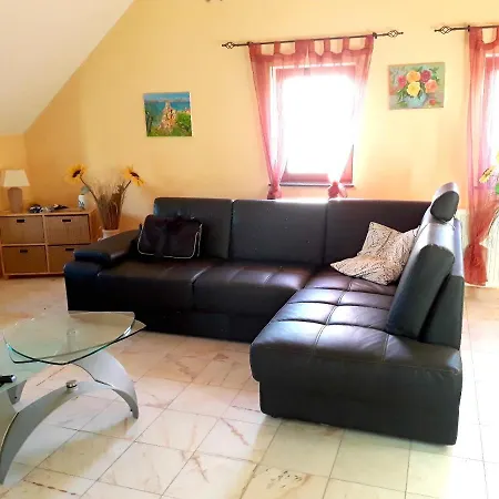 2 Bedrooms With Enclosed Garden At Aubel