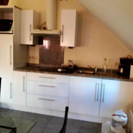 2 Bedrooms With Enclosed Garden At *
